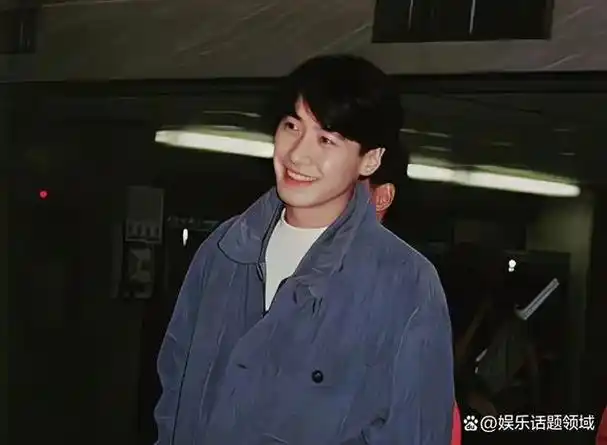 黎明在年轻时候的颜值真的是逆天,天花板级别的.