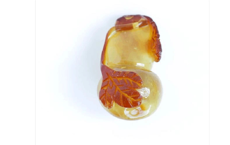 佩戴琥珀蜜蜡对人体的好处 琥珀蜜蜡确实存在很多治疗作用