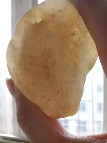 这是什么石头?半透明,是玛瑙吗?