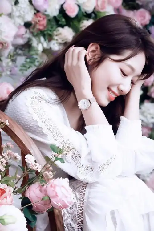 朴信惠最新写真曝光!清新连衣裙穿上太仙了,网友:有18岁了吗?