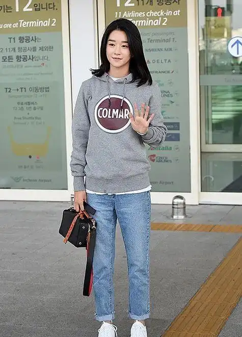 徐睿知平时看着真像个学生,五官清秀也没有狠劲,感觉挺柔情的