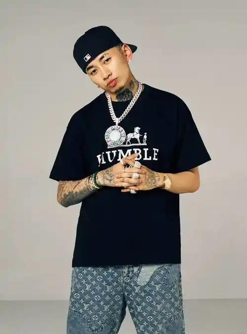 阔别两年,马思唯带着他全新的黑马季节再次启程.