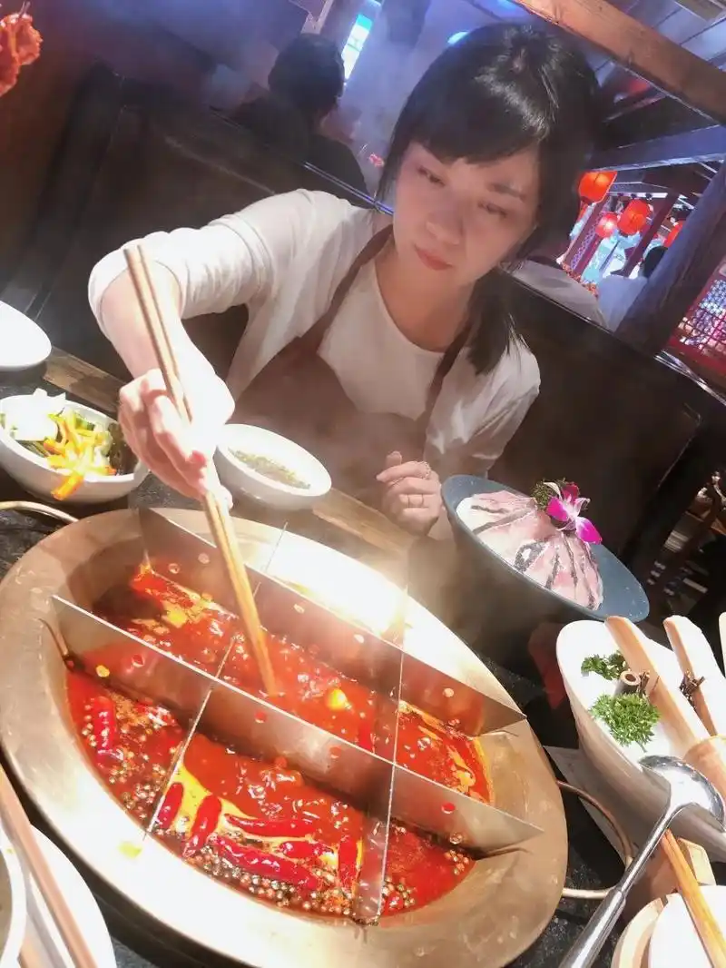 玉城特搜任性玉林妹纸周末打飞的去重庆吃火锅小编看得流口水