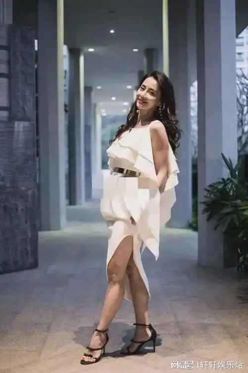 吴奇隆前妻马雅舒人还是挺漂亮的就是小短腿