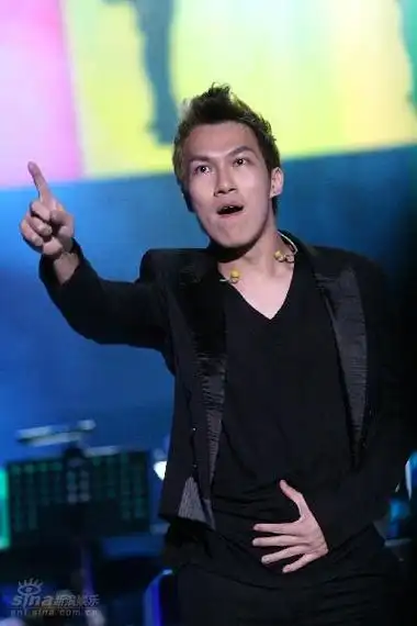 p>亮晶晶概念乐团是台湾的一个乐团,由苏打绿的键盘兼中提琴手龚钰祺