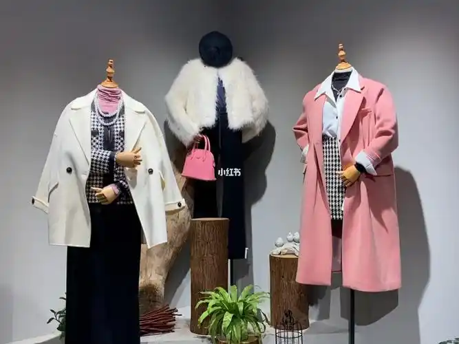 一度的叠穿季节啦氛围感模特你被吸引了吗#印象主题  #模特陈列搭配