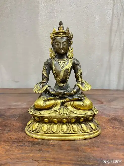 铜鎏金无量寿佛 高17厘米,重1025克#铜鎏金佛造像# #清代佛像# #无量