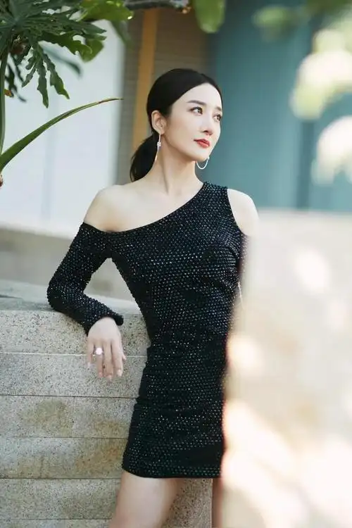 美图分享|李依晓| 媚美甜_网易订阅