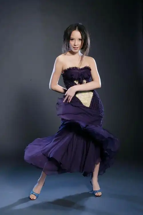 台湾第一爱美神 [天心25p] 强烈推荐!