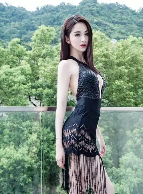 父亲是老总19岁投资拍肉蒲团的艳星蓝燕穿上衣服你还认识吗