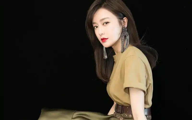 秦岚性感优雅写真高清桌面壁纸