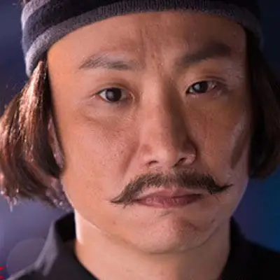 郑中基全力扣杀搞笑面具下的双料男配