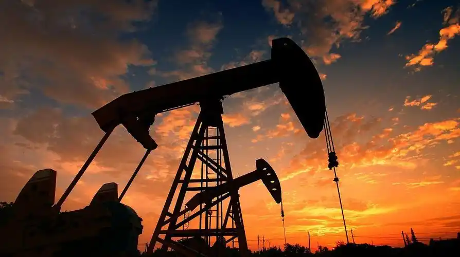 厉害了我国开采出无色透明原油