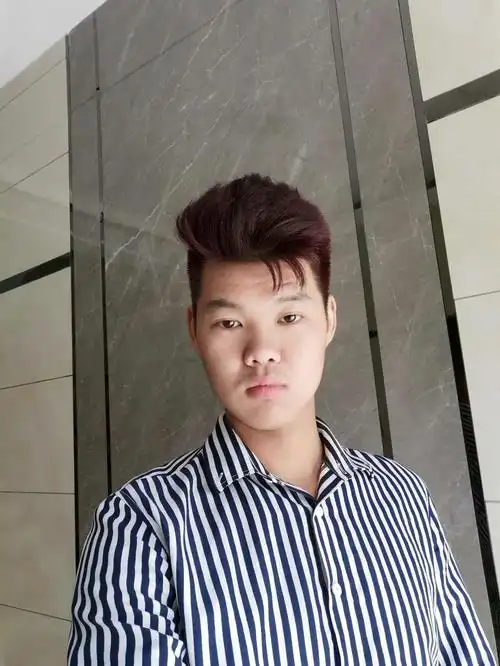 本人男,25岁,8年 em>木工 /em>装修师傅  主要负责家装装修有管理经验