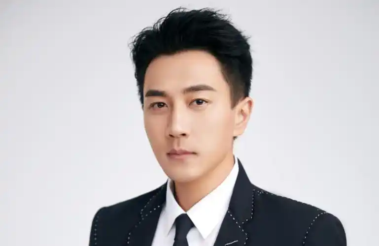 刘恺威更新动态,透露自己喜欢玩抖音,和助理喜欢开玩笑