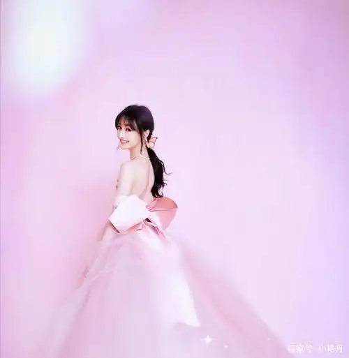 郑爽身穿白色晚礼服,简直就是仙女下凡!