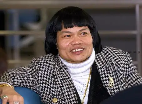 图香港演员八两金不介意做丑角人生之路充满坎坷