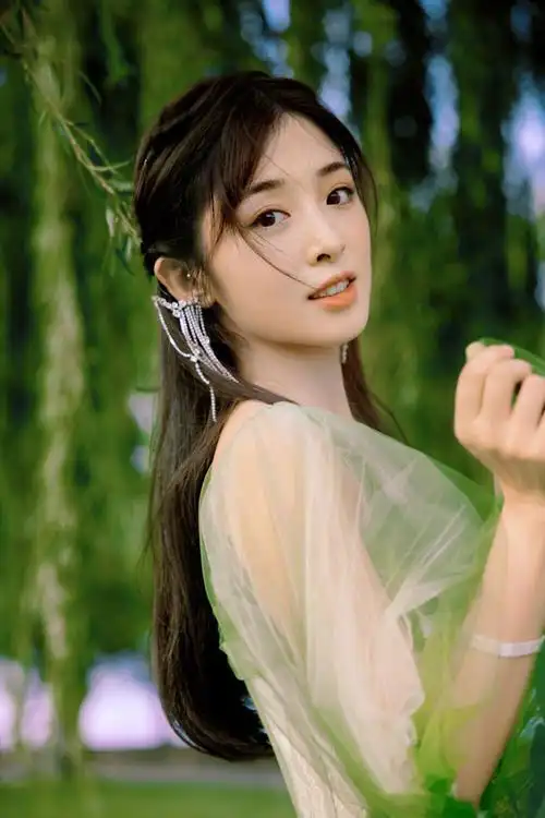 长相特别耐老的女星,我只服这3位!三四十岁了,还那么娇俏可爱