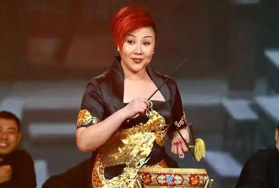 抛弃落魄的郭德纲撇下4岁郭麒麟远赴日本如今的胡中惠怎样了