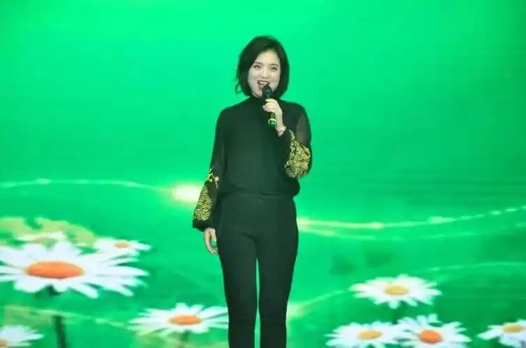 著名歌手白雪带来《绿色家园》白雪与艺乐团合体亮相带来全新力作