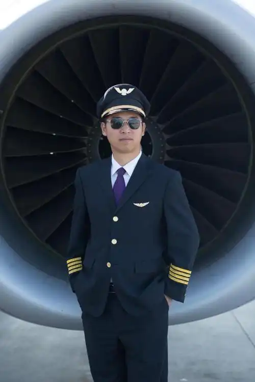 乌鲁木齐航空机长徐庭剑用热爱铸就匠心品质