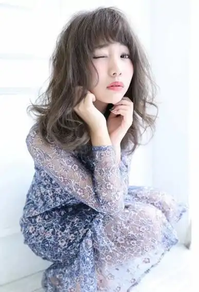 这几款中长发烫发发型图片给你答案!-富家子