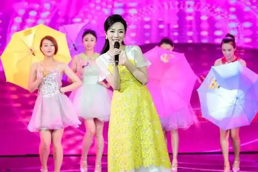 回声嘹亮李思思主持独挑大梁