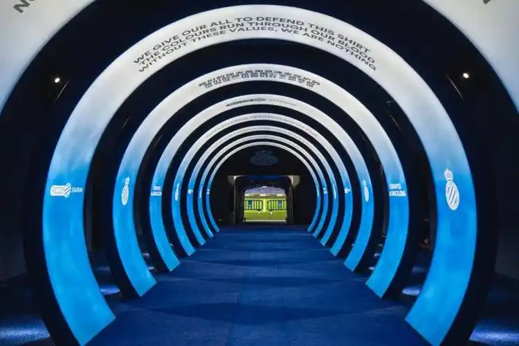 西班牙皇家马德里球队球员更衣室空间设计与时光隧道入场通道设计