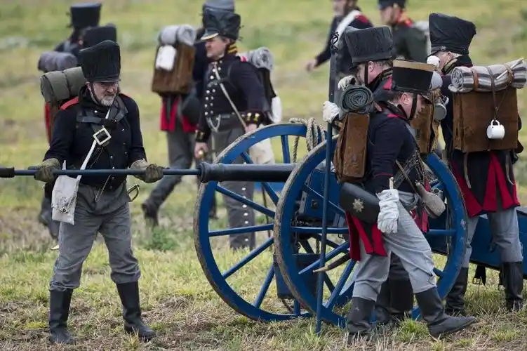 德6000民众重演战争场面纪念莱比锡战役200周年