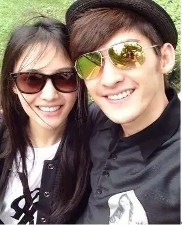 郑爽携新任男友参加综艺节目,甜蜜爆棚,爱情的力量重回颜值高峰