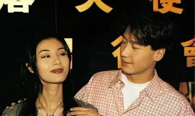 时隔多年再看黎明李嘉欣,她结婚14年生活幸福,他选了二婚女助理_关系