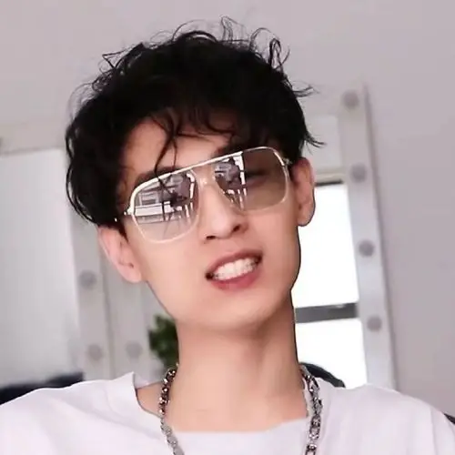 人间值得,先生秦霄贤