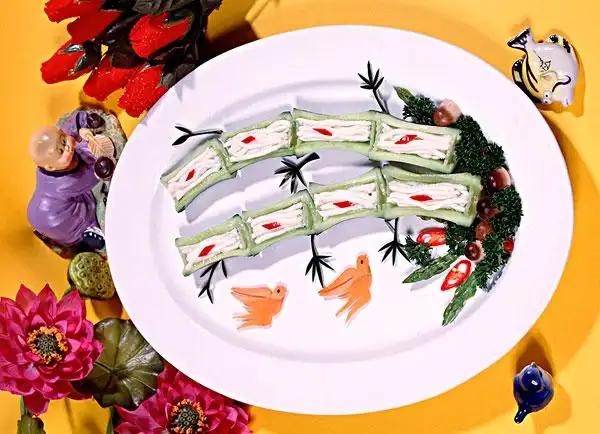 标题:精心装饰的菜