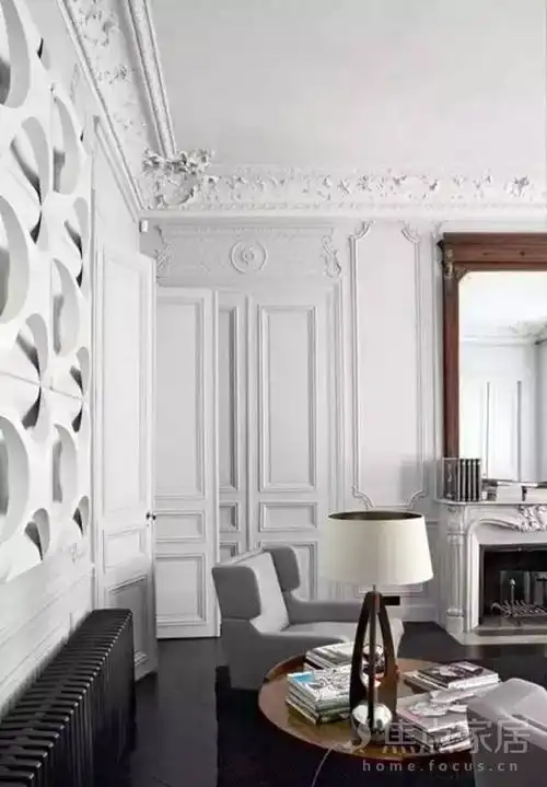 装石膏线就挺美了别浪费钱做吊顶了