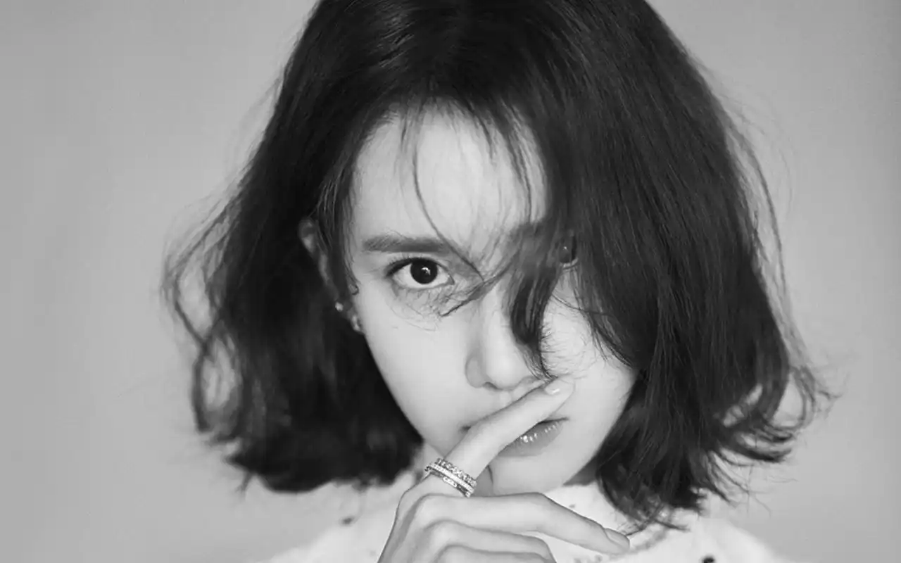 林允儿清纯写真时尚大片桌面壁纸