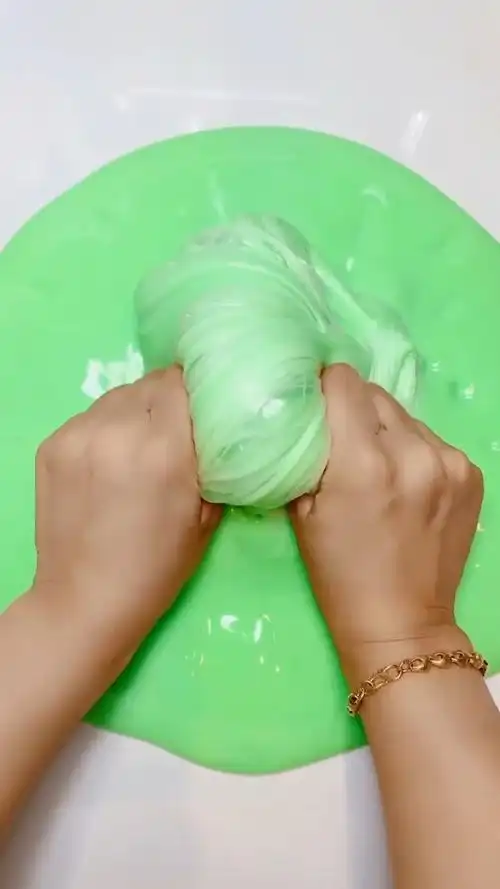 蜜瓜起泡胶,手感很软,一捏就停不下来