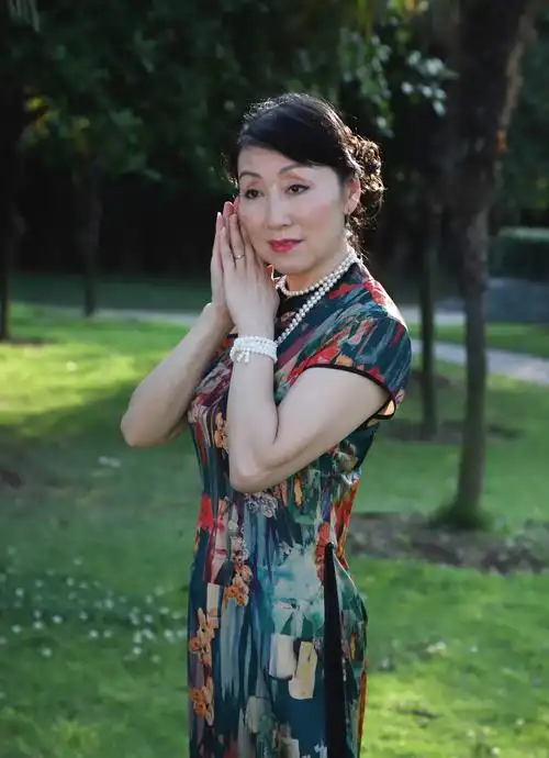 中国武汉快乐摄影俱乐部】程汉庭老师个人摄影旗袍秀作品专辑 - 美篇