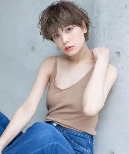 谁说短发女人就不性感?