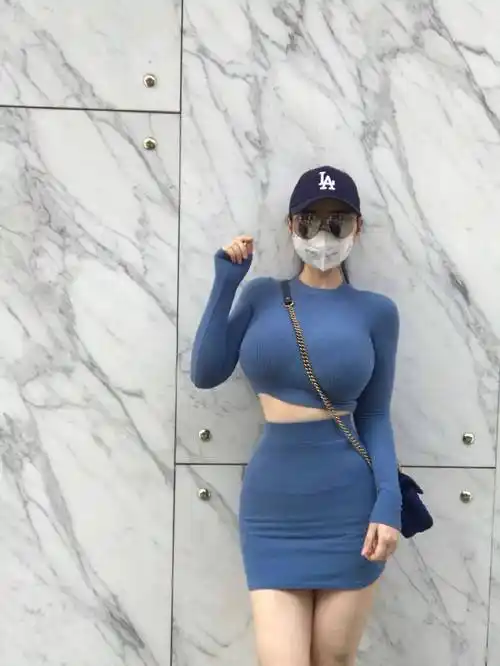 成都22岁尤物凭胸走红,身材凹凸有致让人想舔屏了!_健身_妹子_欧美大