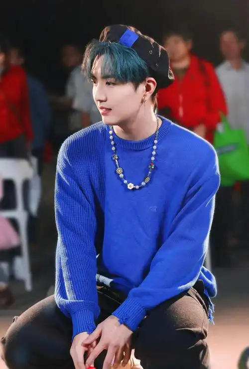 吴岱林粉丝助力公益捐赠爱心体育室