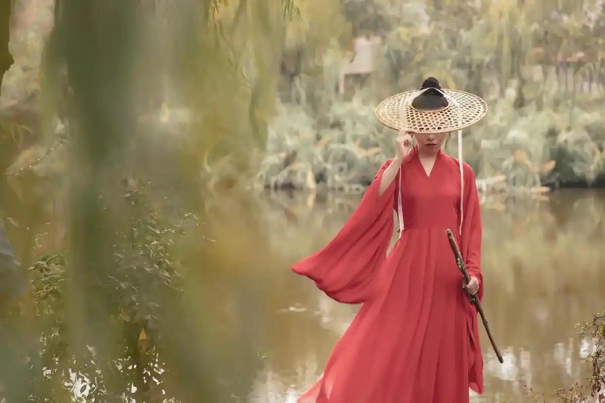 古风#汉服摄影#女侠#武侠.红衣女侠95,天地自在任逍遥@上 - 抖音