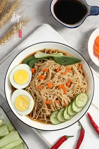 好看的面条摆盘,简单_大山谷图库