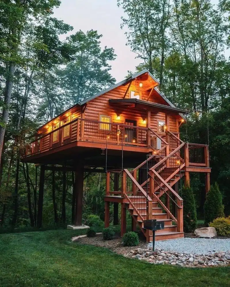 森林木屋楼梯,理想中的田园生活 #小木屋# #退休生活# #森林# #治愈