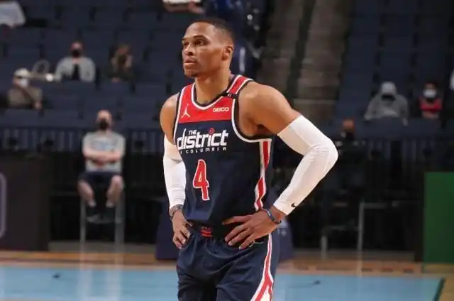 威少砍12 4 5,独自苦撑率队轰21-7高潮追分|比尔|奇才队|莫兰特_新浪