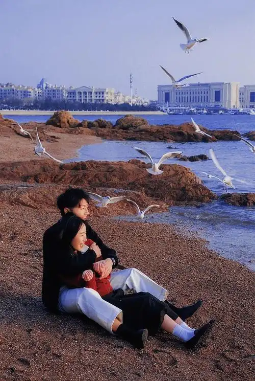 洛凯乙南电量就一格一格充满了呀抱着 ta 的时候依偎也好 撞进胸膛也