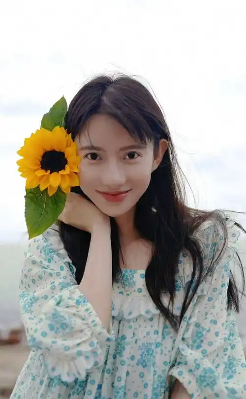 刘萌萌蓝白连衣裙优雅写真_下期