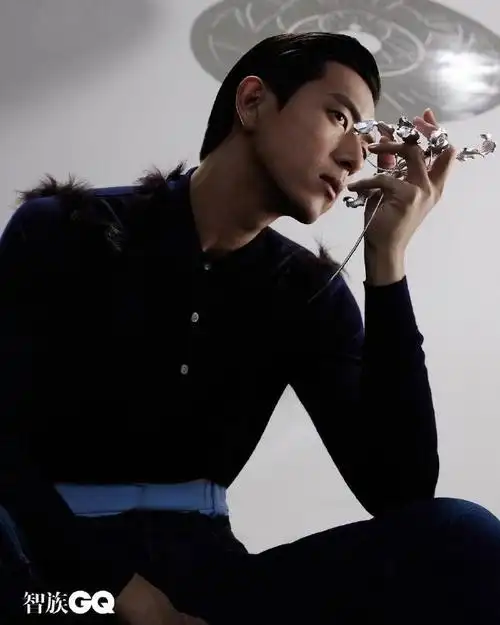 ins 更新一则"背头小子…"@李现ing