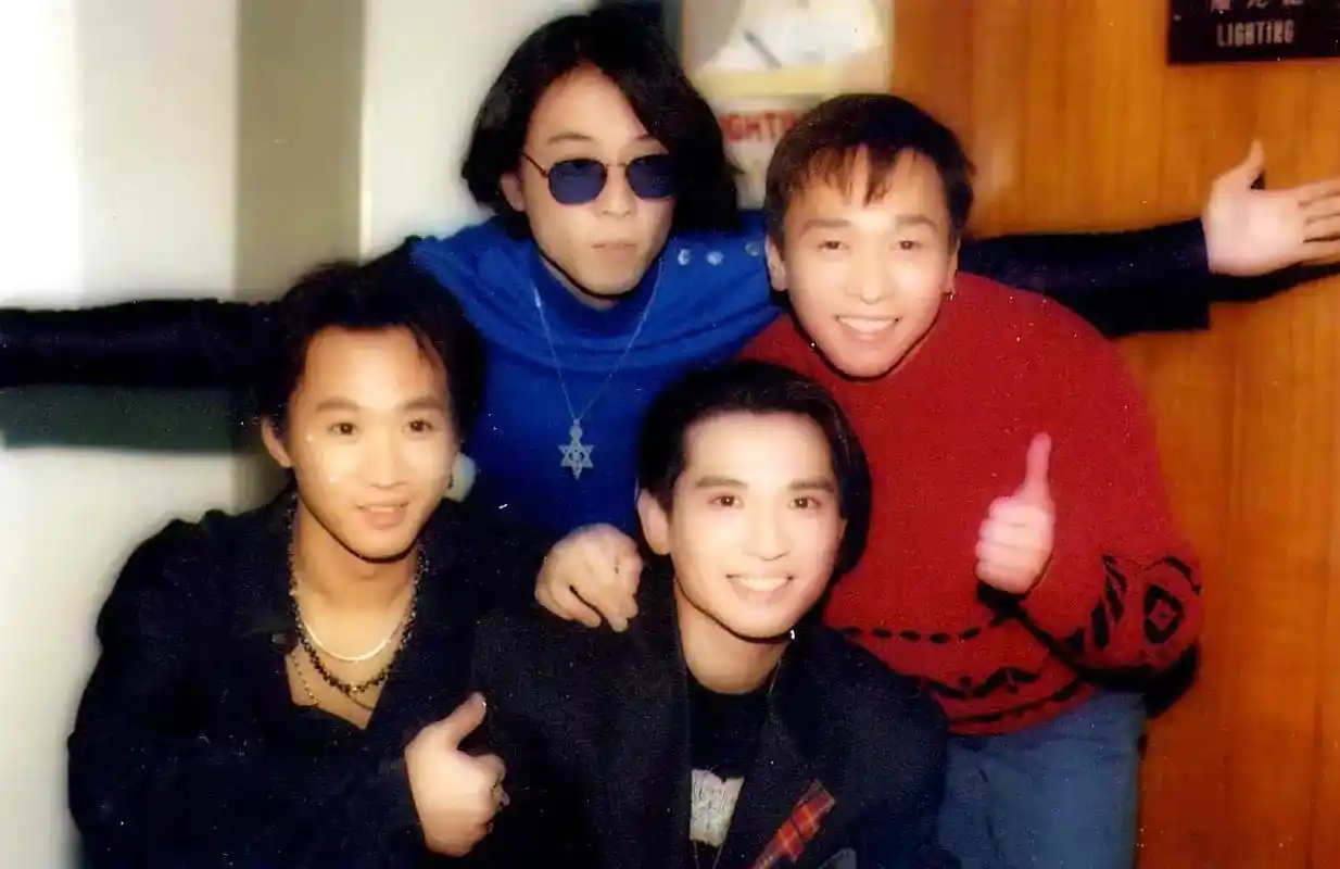 每一张照片都是满满的回忆 #黄家驹 #beyond - 抖音