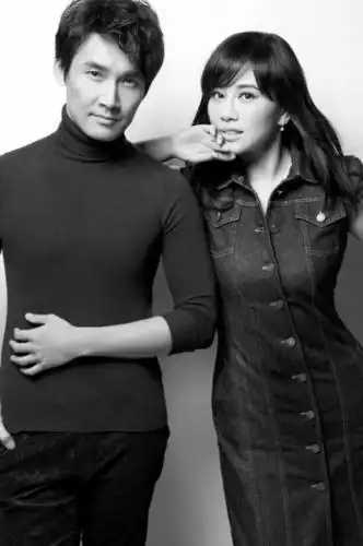 (钟丽缇与小11岁丈夫张伦硕)(洪欣与小10岁丈夫张丹峰)邓文迪,李冰冰