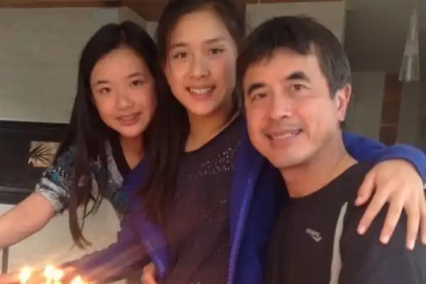 陈冲一双女儿近照